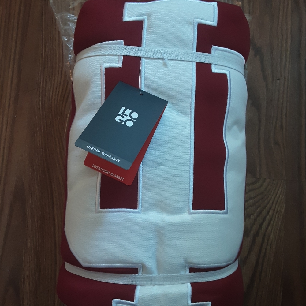 Logo brands Indiana Hoosiers sweatshirt blanket